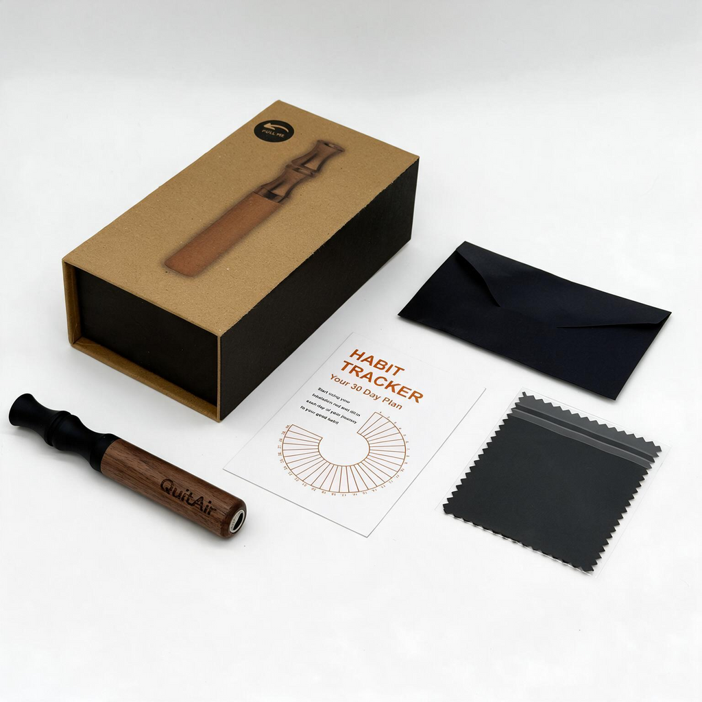 QuitAir Quit Stick Umbra – Lieferumfang: Geschenkbox, Mundstück aus Walnussholz mit mattschwarzem Aufsatz, Habit-Tracker-Karte, Umschlag und Reinigungstuch